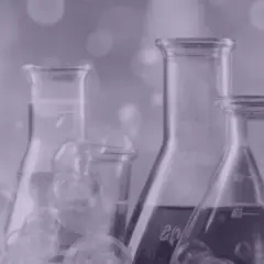 Co można mieć na maturze z chemii? Oto niezbędne narzędzia i zasoby