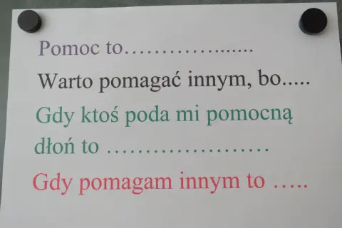 Czy warto pomagać innym? Argumenty i przykłady do rozprawki