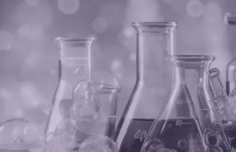 Co można mieć na maturze z chemii? Oto niezbędne narzędzia i zasoby